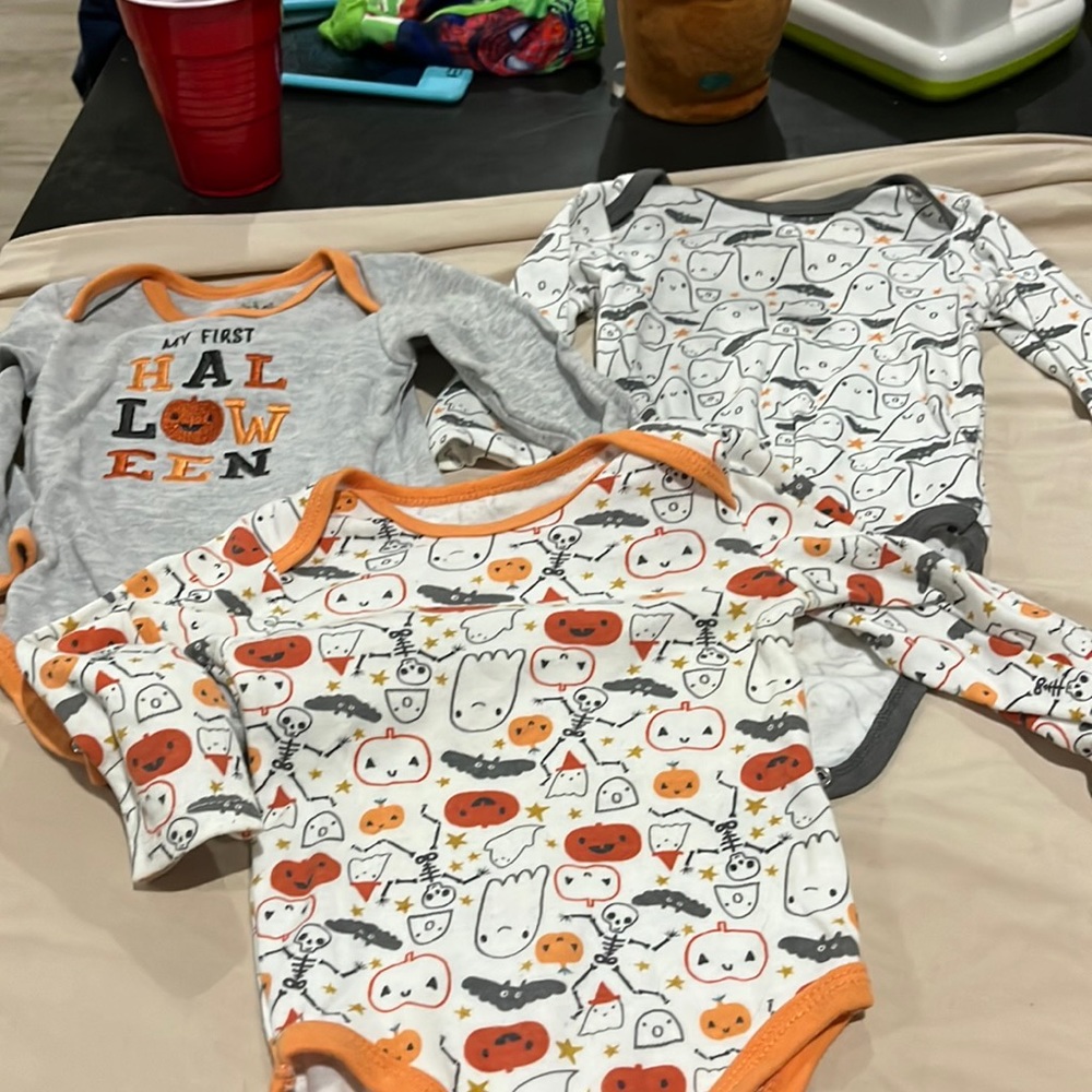 3 Halloween onesie, pants and hat